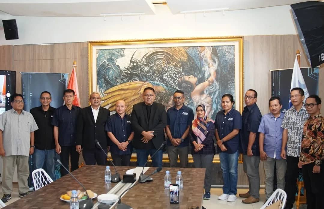 Ilustrasi berita Mimika: Ketua Umum JMSI Pusat, Teguh Santosa, Melantik Pengurus Daerah JMSI Papua Tengah dan Menyoroti Tantangan Media Siber di Era Digital