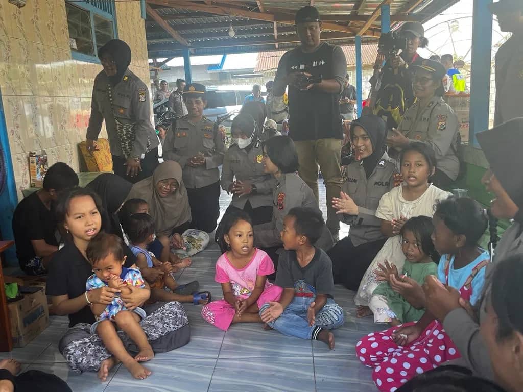 Ilustrasi berita Papua: Pasca Konflik di Kampung Karya Bumi Namblong, Polisi Lakukan Trauma Healing Pada Ratusan Pengungsi