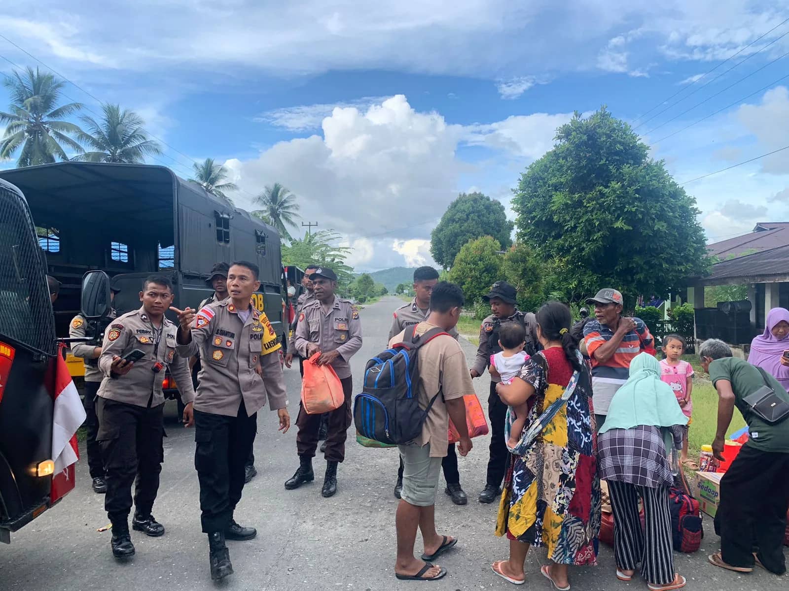Ilustrasi berita Papua: 850 Warga Pengungsi Korban Kericuhan Kampung Karya Bumi Besum Akhirnya Pulang Rumah, 43 Masih Enggan Kembali