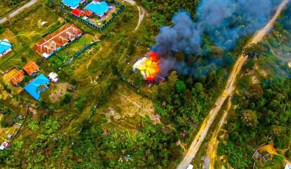Ilustrasi berita Papua: Alasan Blok Wabu, Kapendam : Tidak Dibenarkan Gerombolan KKB Bunuh Warga dan Bakar Rumah