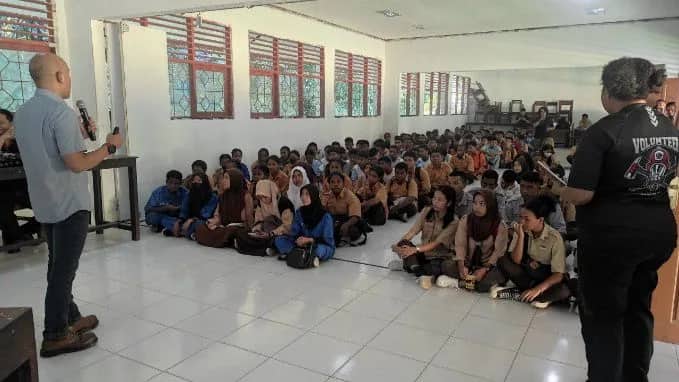 Ilustrasi berita Mimika: Rangkaian Bulan K3 Nasional, PTFI Dukung Edukasi Keselamatan Pengguna Jalan kepada Siswa dan Guru SMKN 1 Mimika