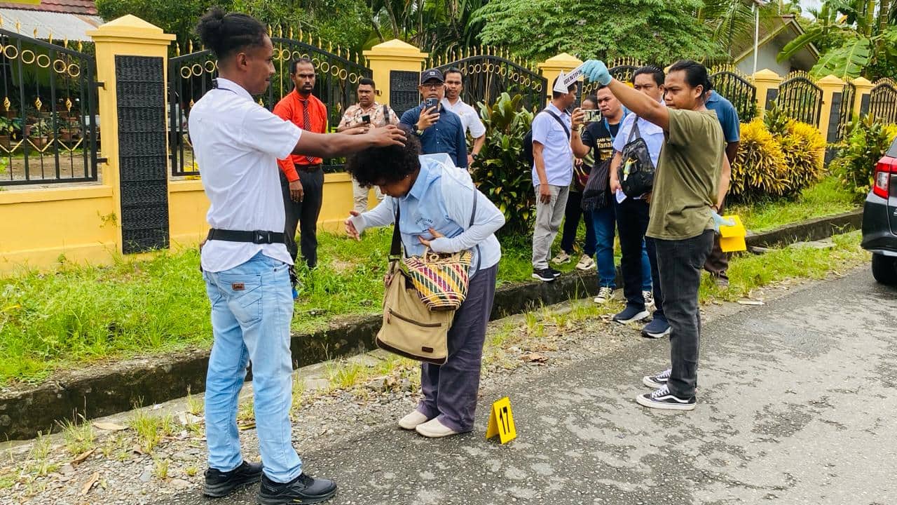 Ilustrasi berita Mimika: Hadirkan Dua Terlapor, 24 Adegan Diperagakan Dalam Reka Ulang Kasus Penganiayaan ASN Pemda Mimika