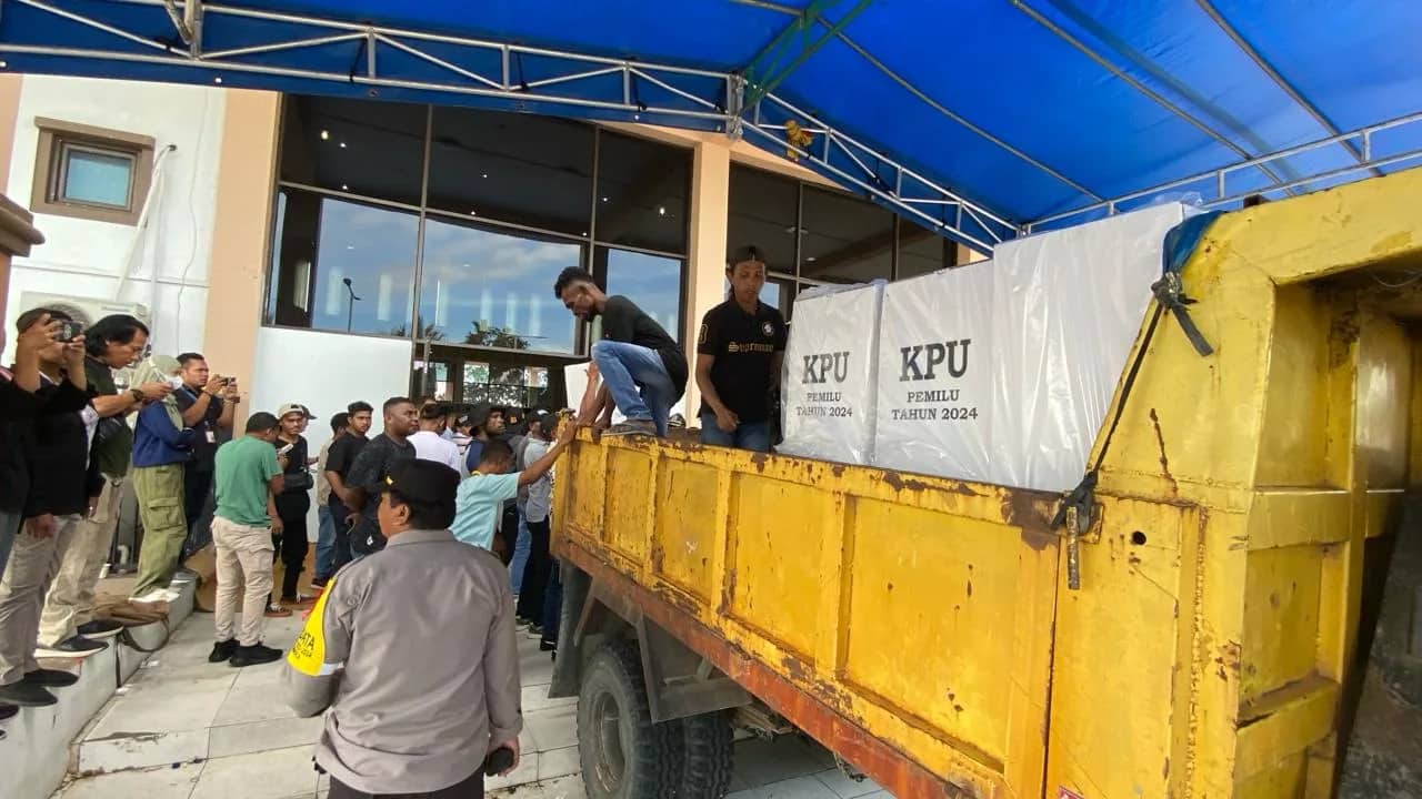 Ilustrasi berita Mimika: Masuk Wilayah Paling Rawan di Kota Timika, Hari Ini KPU Distribusi Logistik Pemilu ke Distrik Kwamki Narama