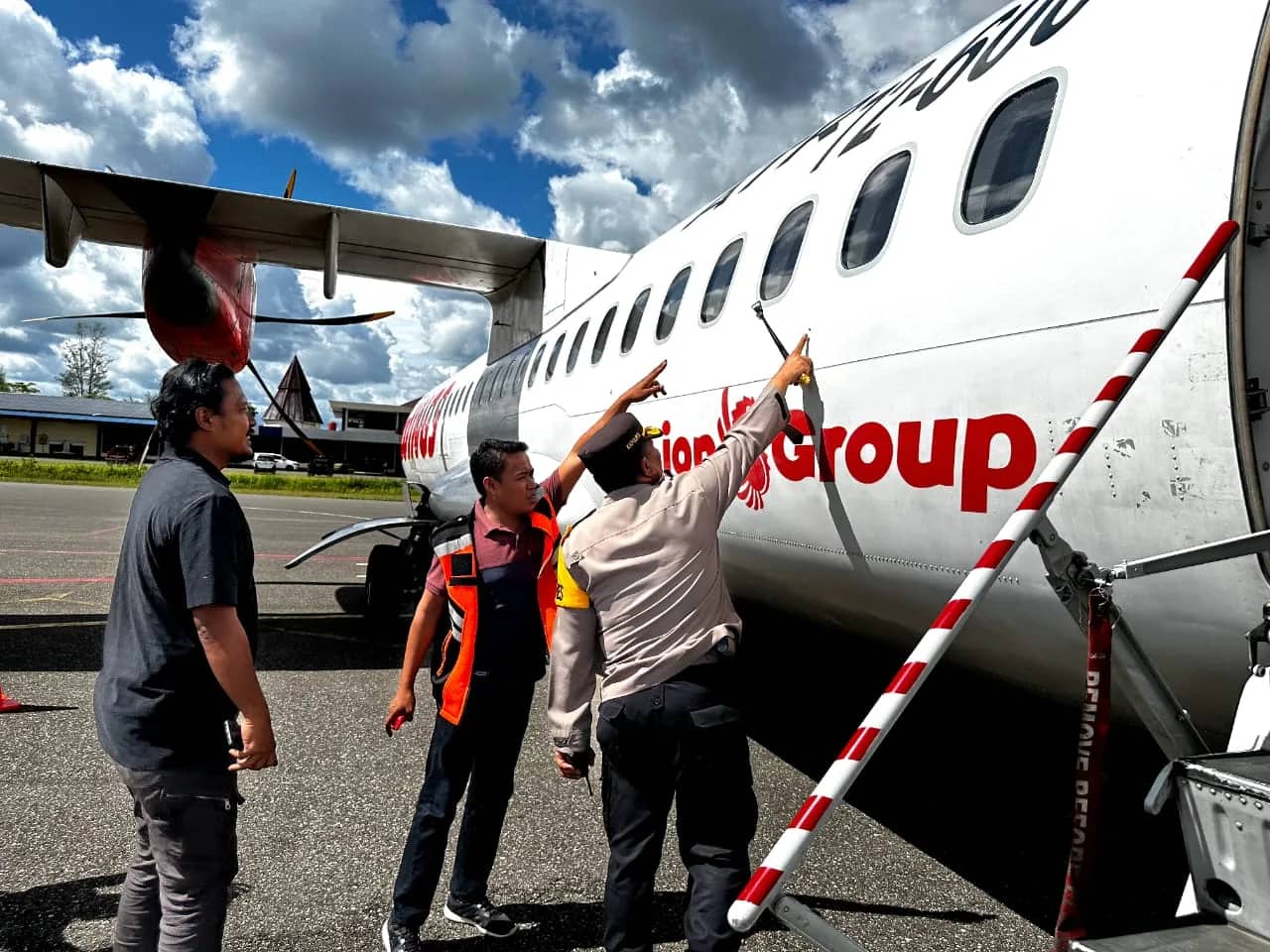 Ilustrasi berita Papua: Ini Penjelasan Polisi Terkait Penembakan Pesawat Wings Air di Yahukimo, Pratu Ongen Terluka