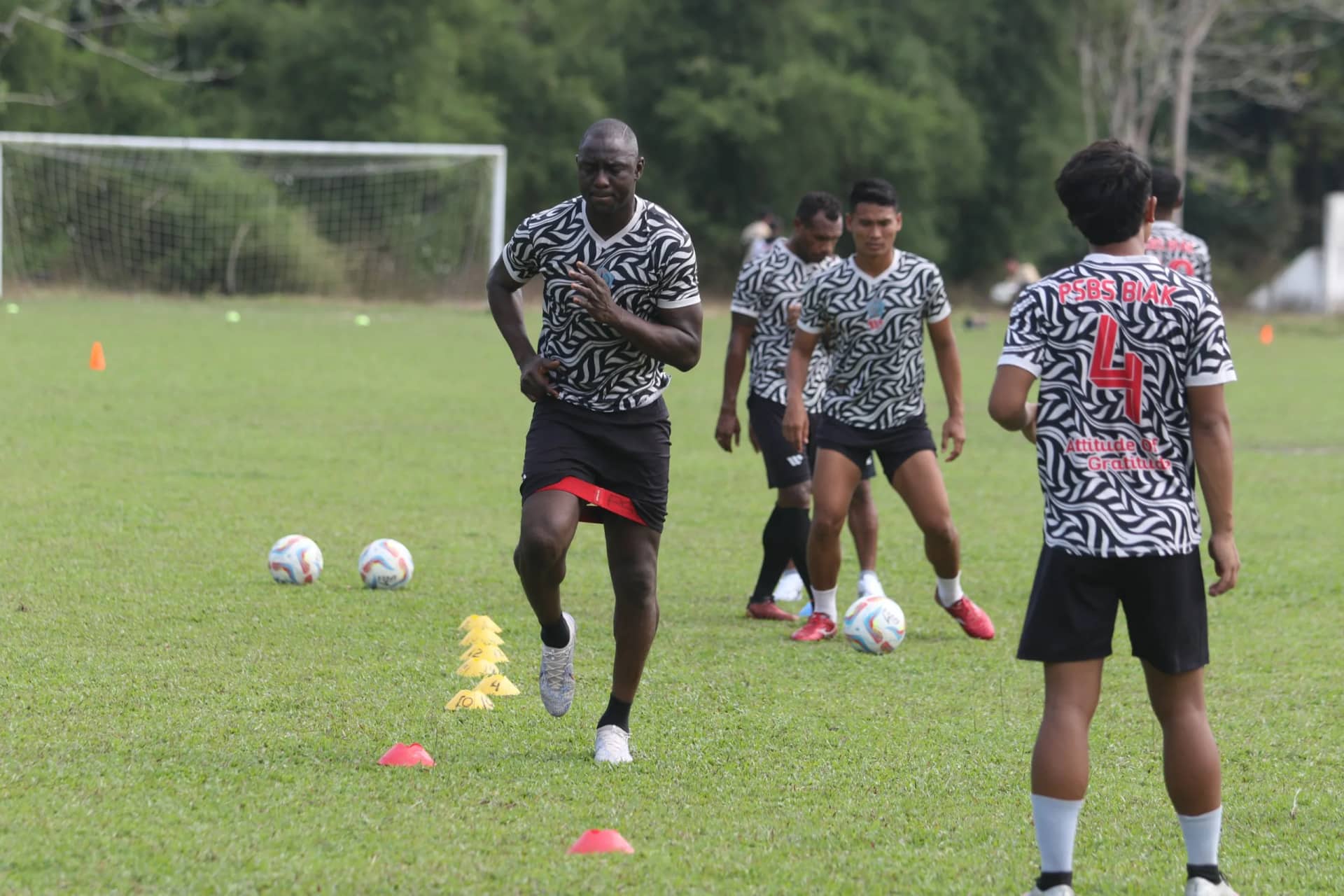 Ilustrasi berita Papua: Jelang Semifinal Liga 2 Pegadaian, PSBS Biak Gelar Latihan Perdana di Banda Aceh