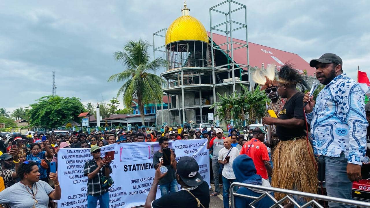Ilustrasi berita Mimika: Pemilu di Mimika Diwarnai Kecurangan, Massa Amungme Kamoro Tuntut KPU dan Bawaslu Segera Hentikan Perhitungan Suara