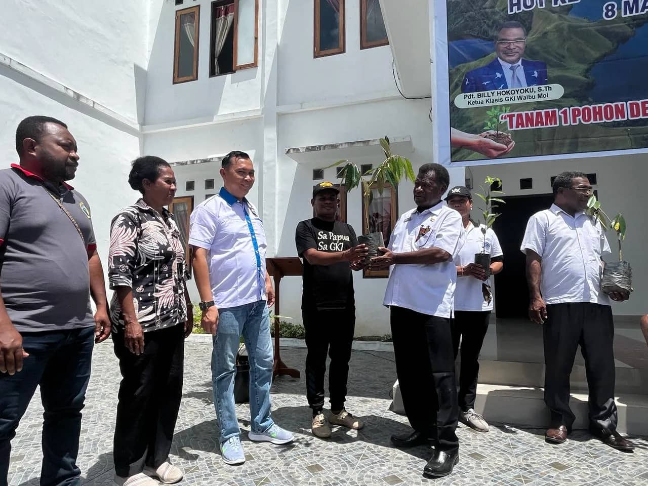 Ilustrasi berita JAYAPURA: Peduli Lingkungan Klasis GKI Waibu Moi Tanam Berbagai Jenis Pohon di Halaman Gereja