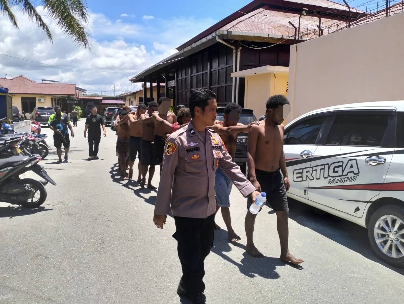 Ilustrasi berita JAYAPURA: Enam Polisi Luka-luka Diserang Warga di Doyo Baru, 31 Warga Diamankan