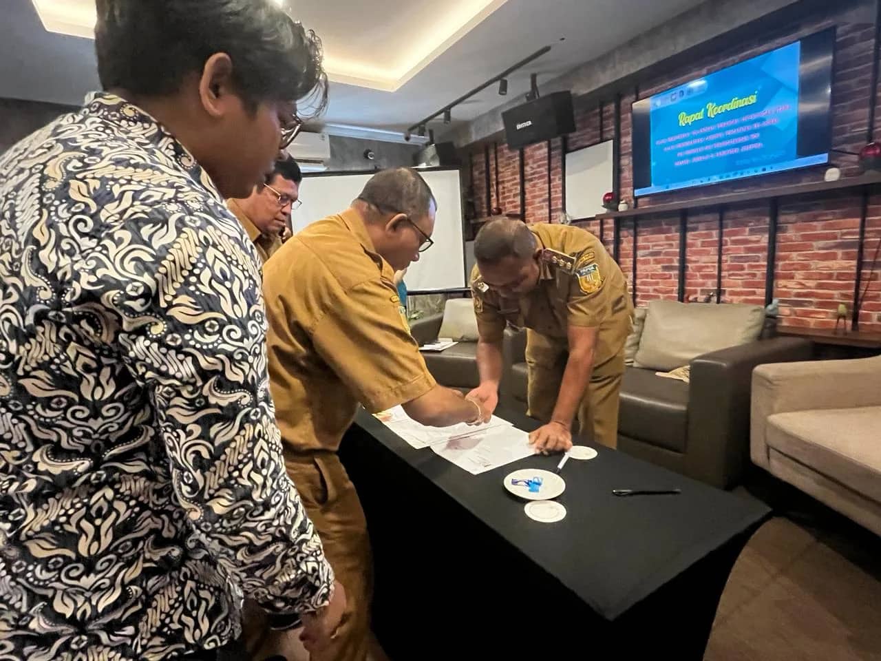 Ilustrasi berita JAYAPURA: Pemkab Jayapura Dengan YP2K Papua Lakukan MOU Tingkatkan Pencatatan Kelahiran dan Imunisasi di Kabupaten Jayapura.