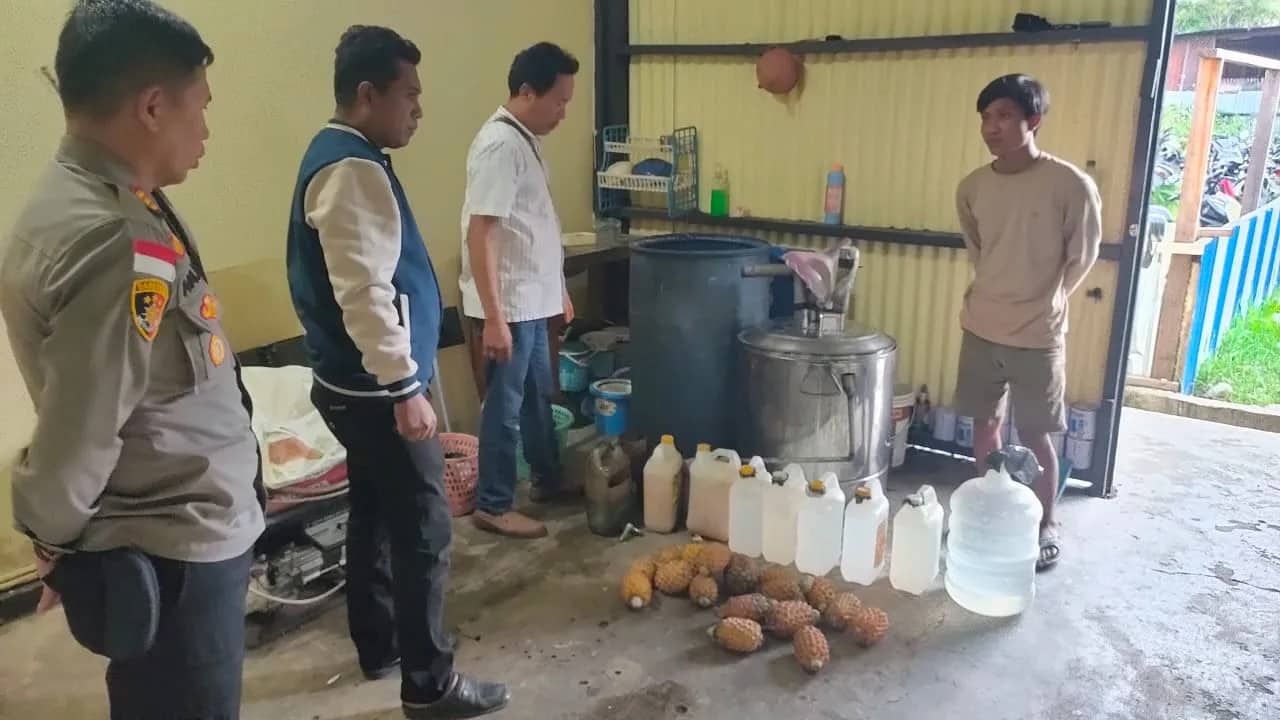 Ilustrasi berita Papua: Produksi Minuman Keras Lokal, Pemuda di Wamena Ditangkap Polisi