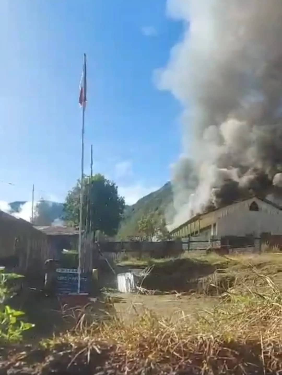 Ilustrasi berita Papua: Kembali Berulah di Intan Jaya, TPN-OPM Bakar Gedung SD Inpres Pogapa
