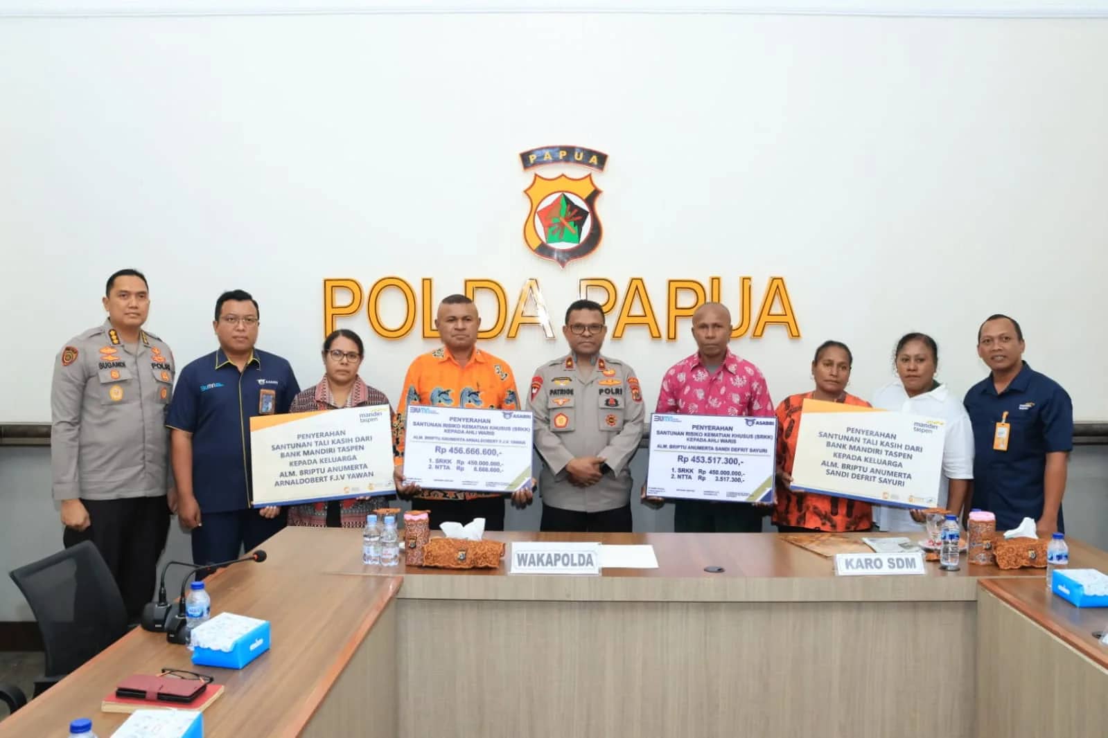 Ilustrasi berita Papua: Wakapolda Papua Serahkan Santunan Tali Asih Kepada Ahli Waris Dua Personel Polda Papua yang Gugur Dalam Tugas