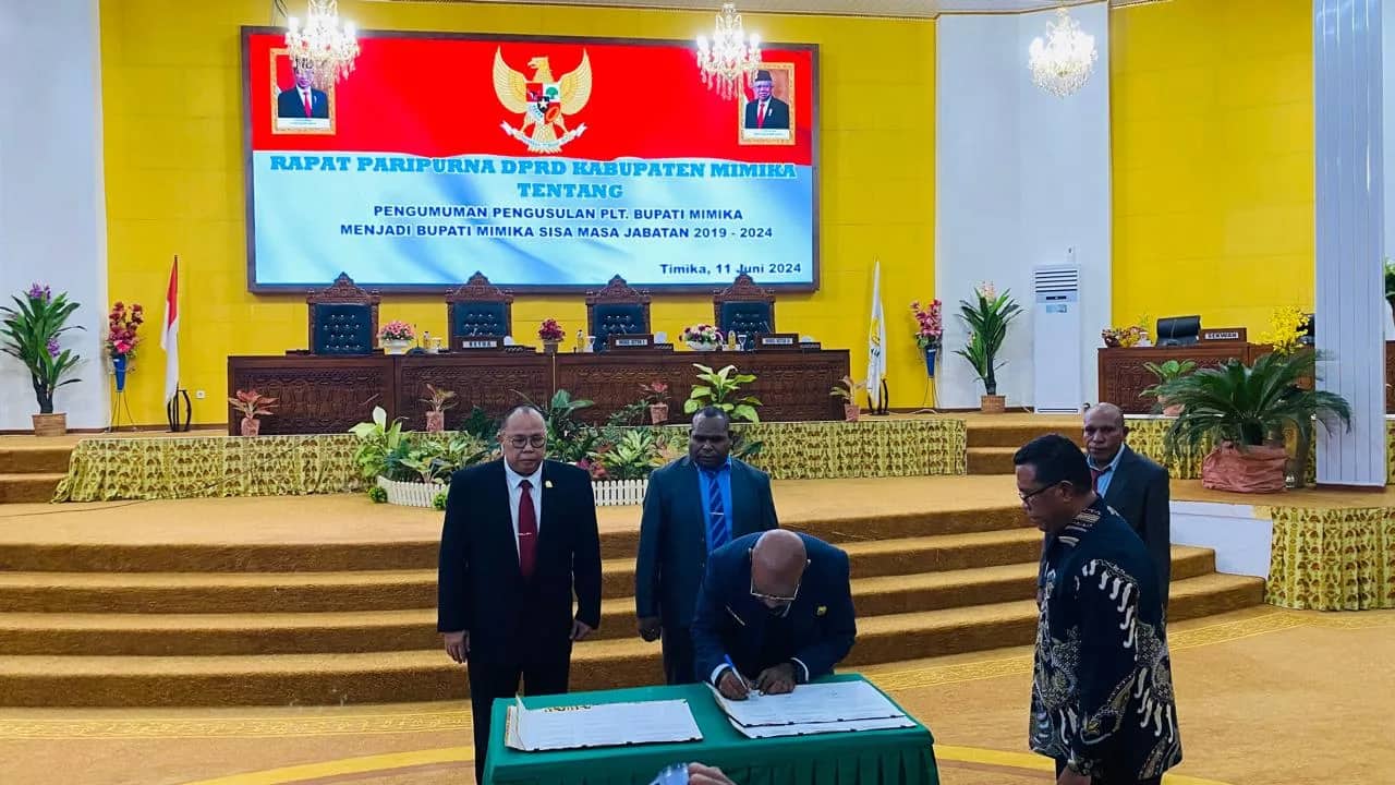 Ilustrasi berita Mimika: Gelar Sidang Paripurna, DPRD Mimika Usulkan Johannes Rettob Resmi Jadi Bupati Mimika