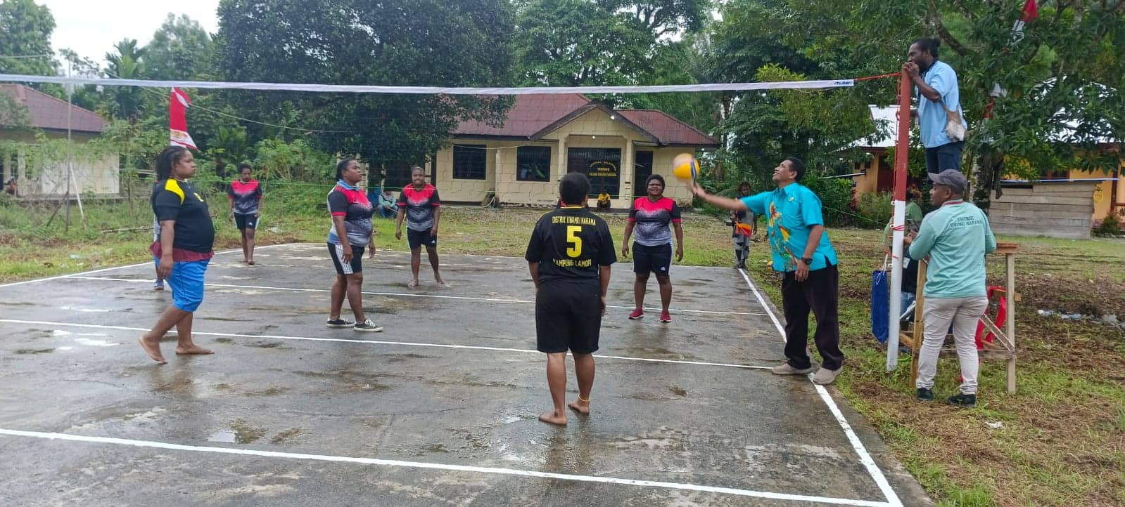 Ilustrasi berita Mimika: Semerbak HUT RI ke-79 di Mimika Mulai Terasa, Jalanan Dihiasi Merah Putih, Distrik Kwamki Narama Gelar Turnamen Bola Volly