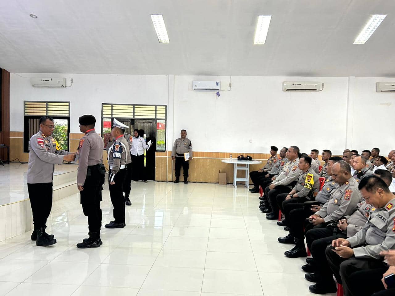 Ilustrasi berita Mimika: Kapolres Mimika Buka Latihan Pra Operasi Pengamanan Tahap Inti Pilkada Mimika