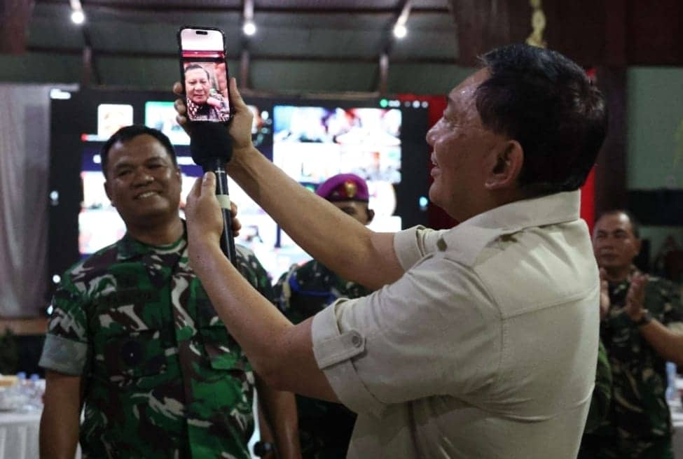 Ilustrasi berita Mimika: Sapa Prajurit TNI di Timika Lewat Video Call Saat Perayaan Tahun Baru, Presiden Prabowo: Terima Kasih Atas Kesetiaanmu