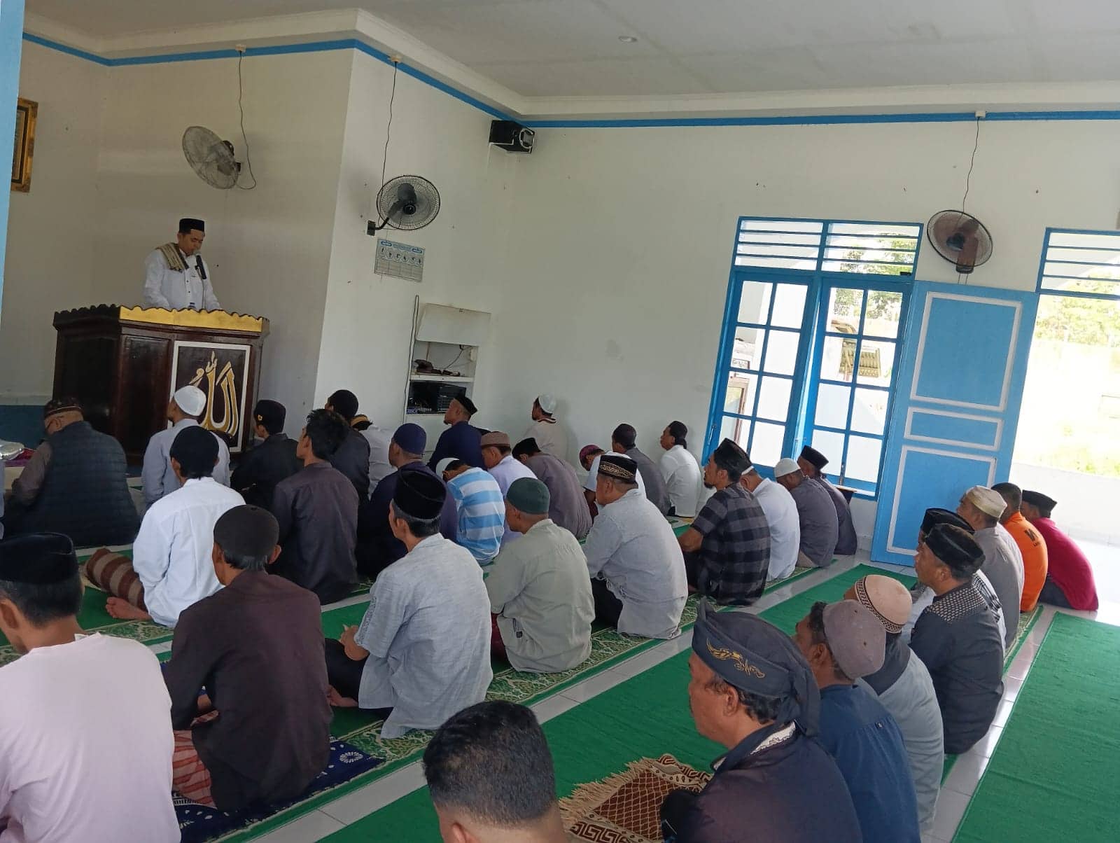 Ilustrasi berita Mimika: Tingkatkan Nilai Ketakwaan, Petugas Lapas Ajak Warga Binaan Sholat Bersama