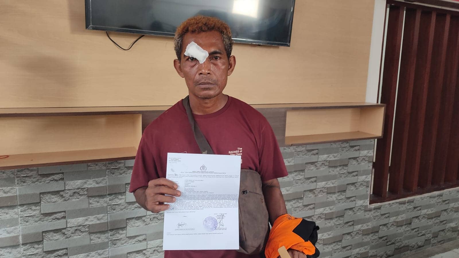 Ilustrasi berita Mimika: Puluhan Petugas Sampah Laporkan Penganiayaan Rekannya di Polsek Miru, Wakapolsek : Tiga Orang yang Diamankan Bukan Pelaku