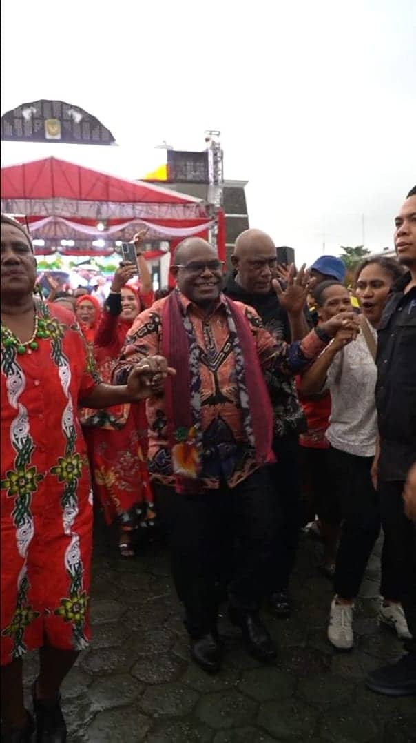 Ilustrasi berita Papua: Afirmasi Pegawai Non-ASN di Papua Tengah, Gubernur Nawipa Wajibkan OPD Alokasikan 90 Persen Honorer OAP