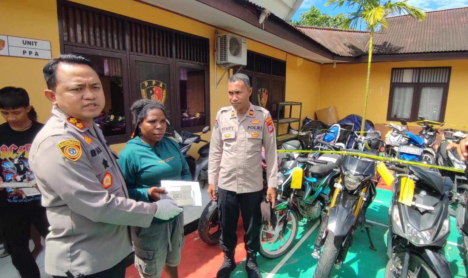 Ilustrasi berita Mimika: Polres Mimika Kembalikan Sepeda Motor Hasil Curanmor ke Pemilik, Kapolres: Warga yang Kehilangan Silakan Cek di Mile 32