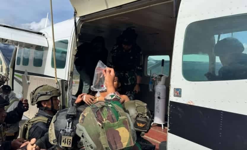 Ilustrasi berita Papua: Satu Anggota TNI yang Tertembak di Puncak Jaya Sudah Dibawa ke Timika, Begini Kondisinya