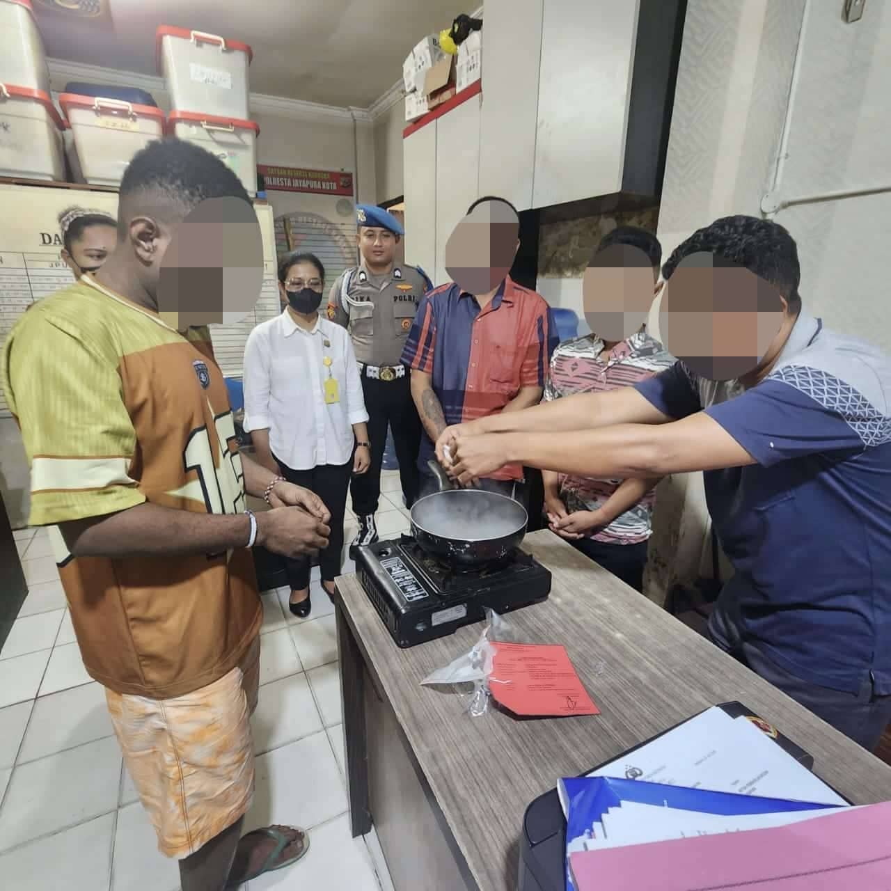 Ilustrasi berita JAYAPURA: Polisi Musnahkan 4,38 Gram Sabu Milik Empat Tersangka di Jayapura