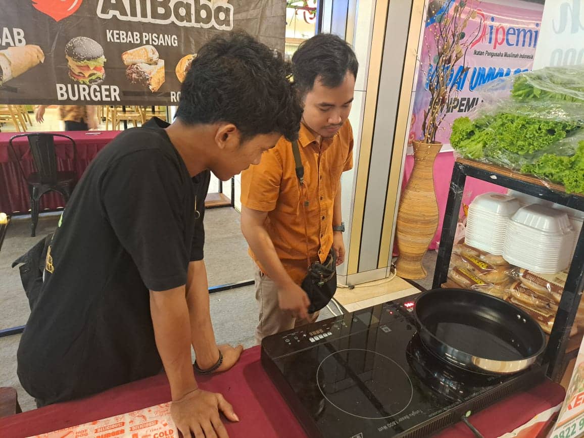 Ilustrasi berita BERITA UTAMA: PLN UP3 Manokwari Dukung UMKM Food Festival dengan Kompor Listrik Ramah Lingkungan
