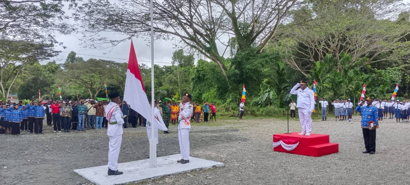 Ilustrasi berita Mimika: Semarak HUT RI ke-80 di Mimika Timur Jauh, Yulius Katagame Ajak Warga Bersatu Membangun Bangsa