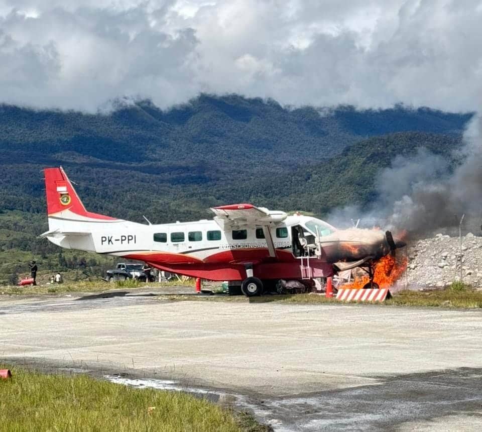 Ilustrasi berita Mimika: Hilang Kendali, Pesawat Caravan Aviasi Puncak Tabrak Portal Bandara Aminggaru Ilaga, Mesin Terbakar