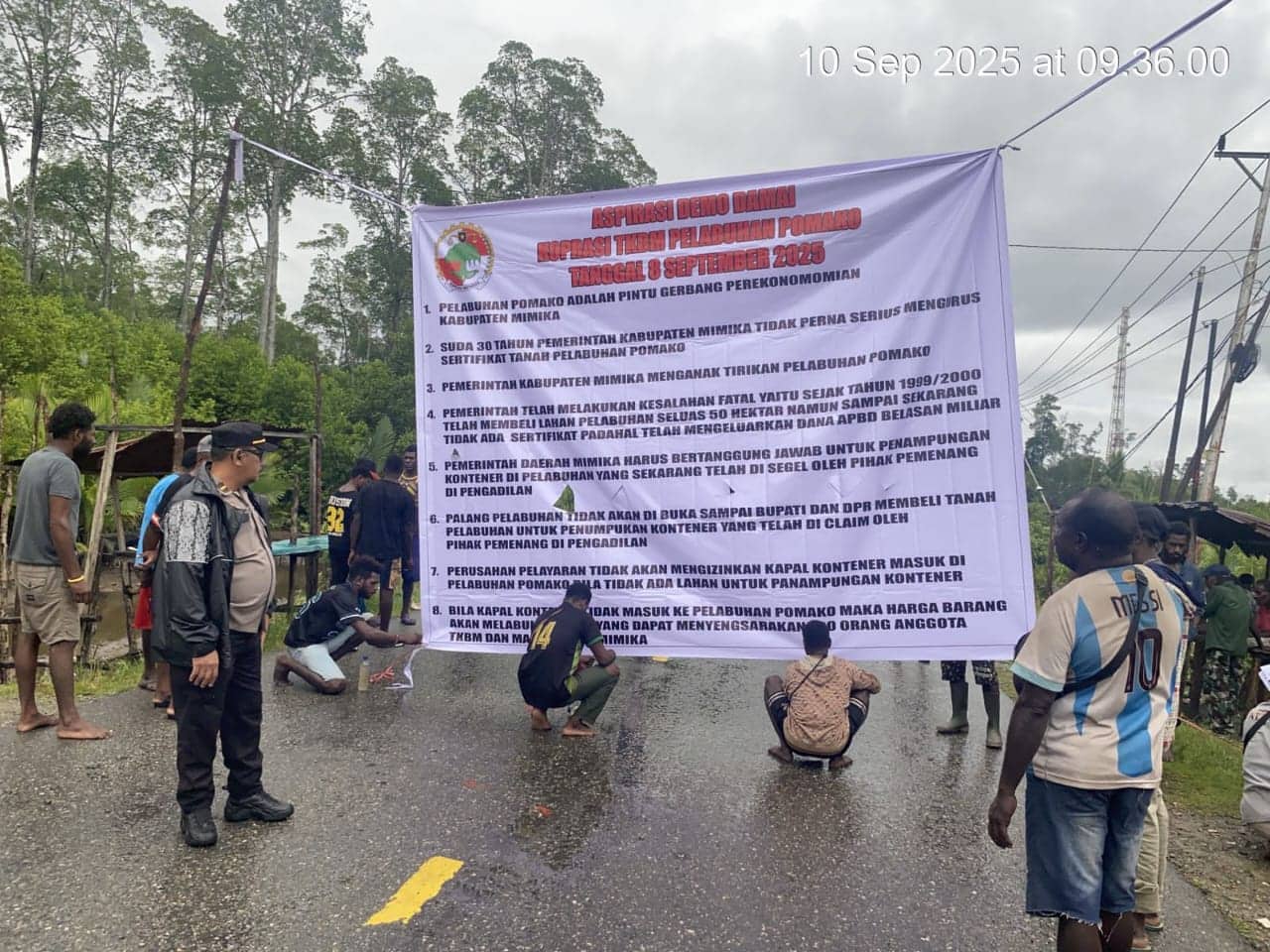 Ilustrasi berita BERITA UTAMA: Kepala UPP Kelas II Pomako : Kapal Penumpang Tetap Beroperasi, Permasalahan Antar PT. BLA dan Tiga Perusahaan Konteiner