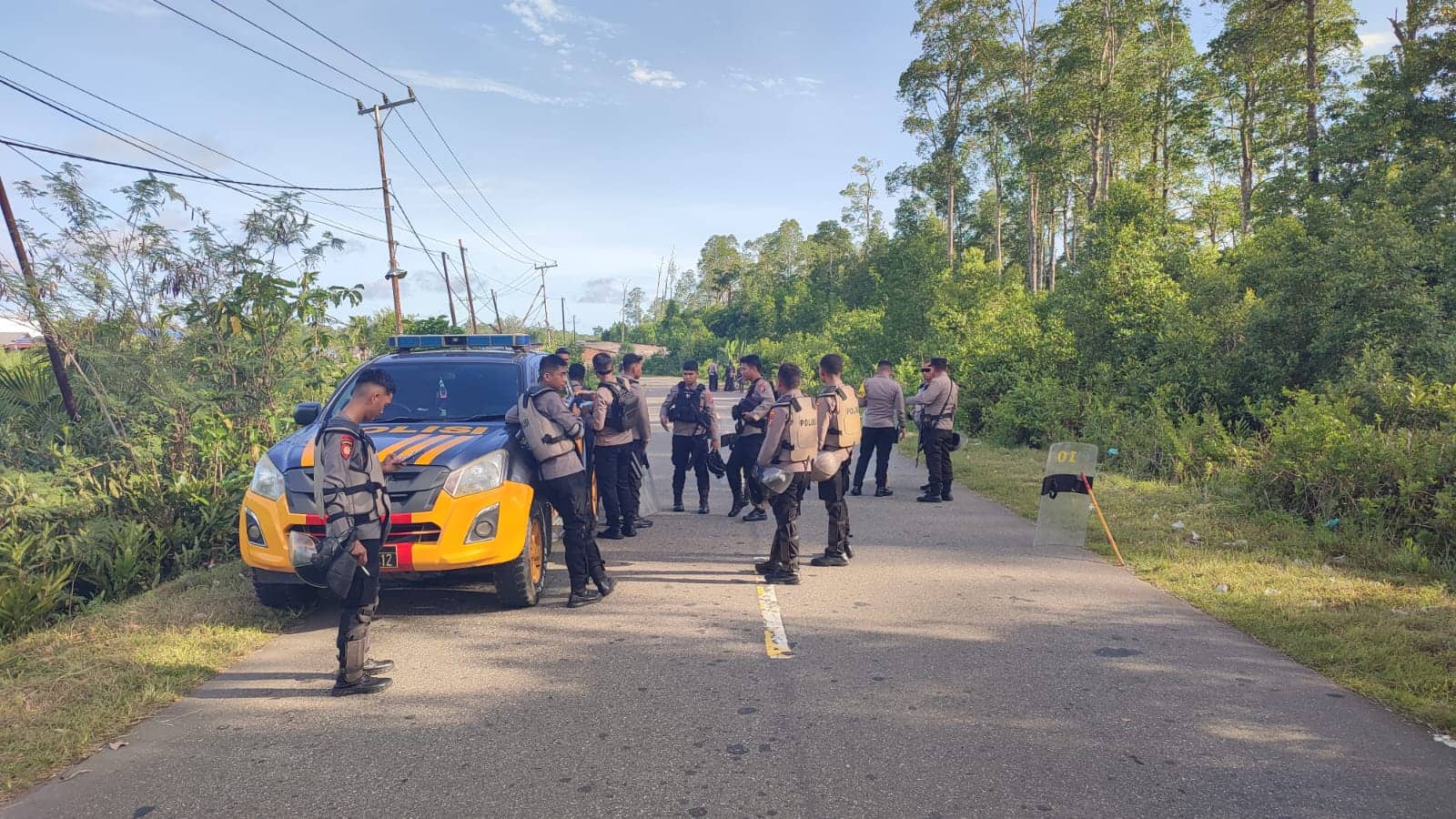Ilustrasi berita Mimika: Polres Mimika Siagakan 50 Personel Amankan Pemalangan dan Perusakan Mapolsek Pomako, Buntut Kematian Seorang Warga