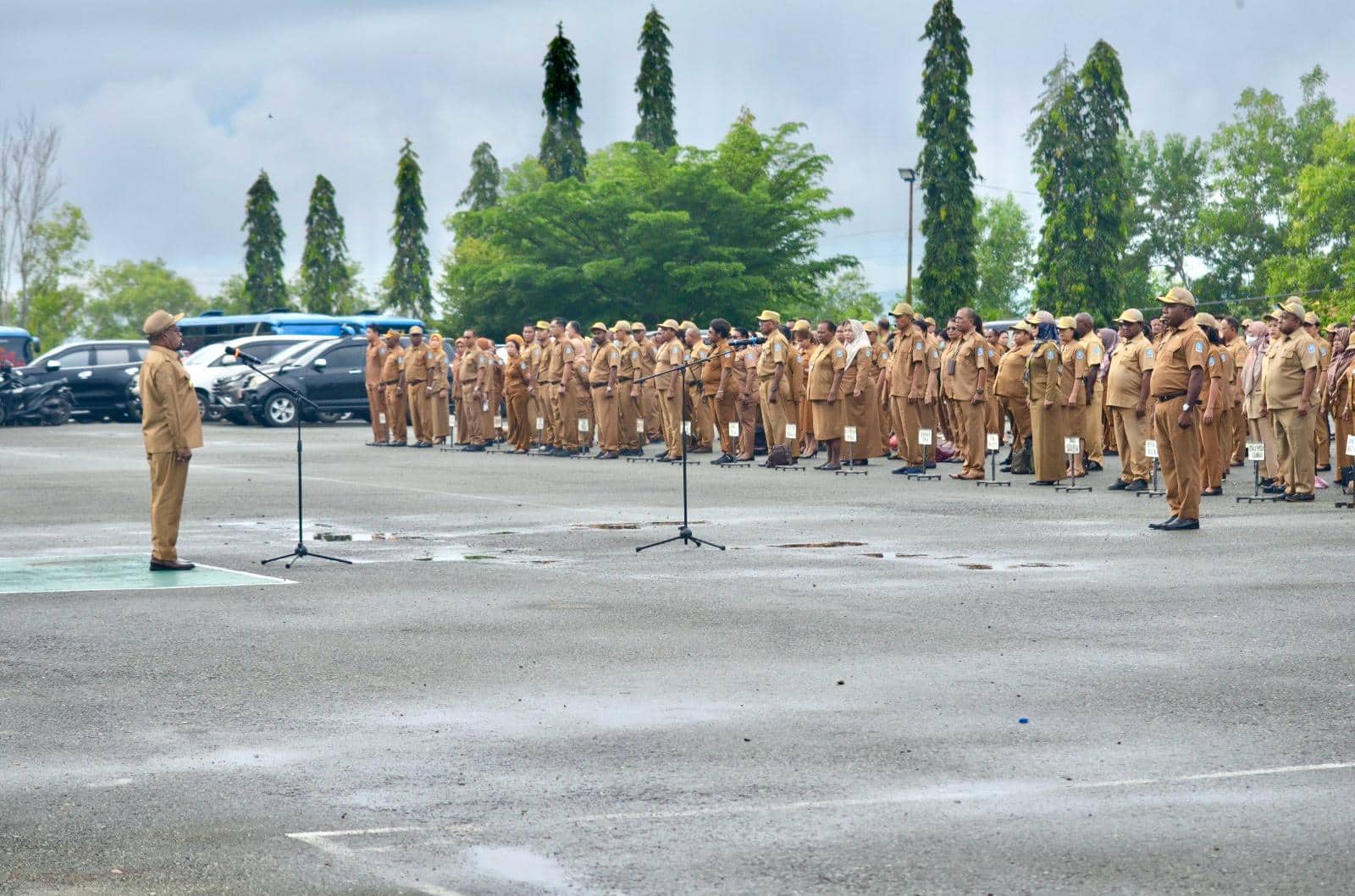 Ilustrasi berita JAYAPURA: Gelar Apel Perdana Bupati Yunus Wonda: Kepala SKPD Wajib Perhatian Kebersihan Kantor