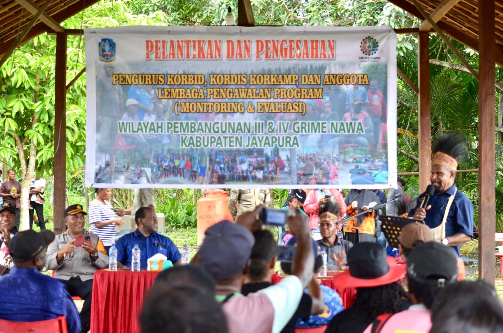 Ilustrasi berita JAYAPURA: Di Nimbokrang Sari, Bupati Lantik Pengurus LP2ME GN dan Peletakan Batu Pertama Pembangunan Rumah Adat