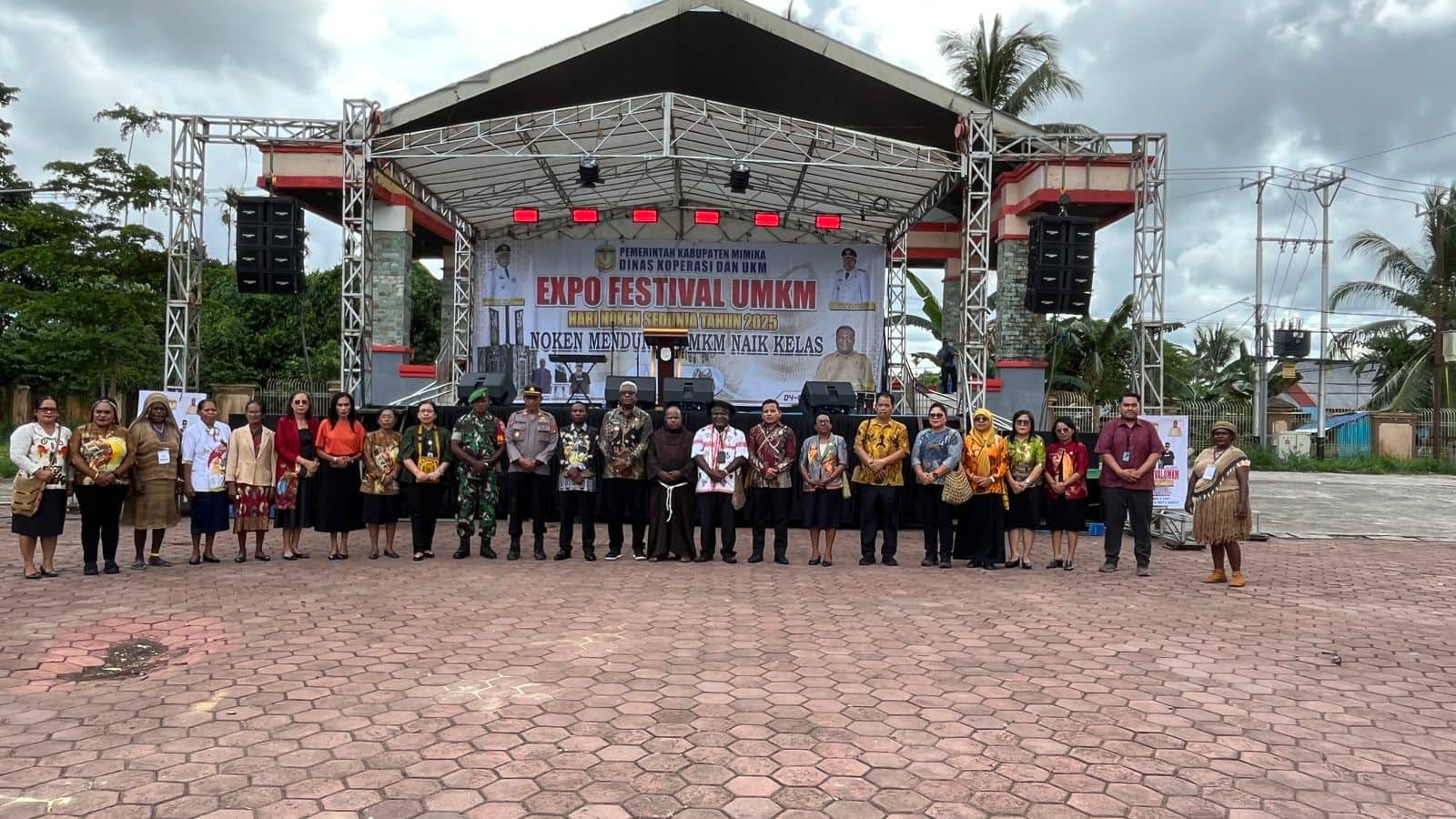 Ilustrasi berita Mimika: Gelaran Festival Noken Sedunia di Mimika, Merawat Identitas Papua, Menguatkan UMKM Lokal