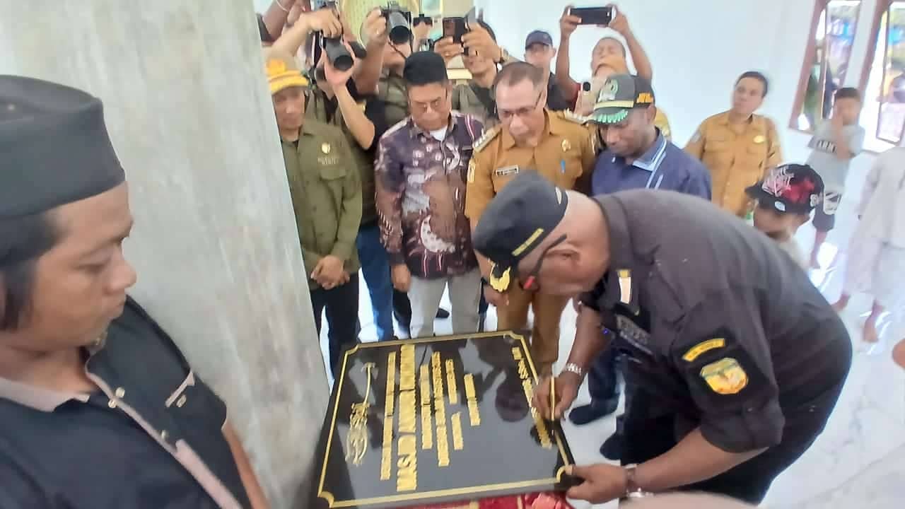 Ilustrasi berita Mimika: Bupati Mimika Kenang Masa Kecil Saat Resmikan Renovasi Masjid Tertua di Mimika Barat, Sebut Nama Letjen (Purn) Ali Hamdan Bogra