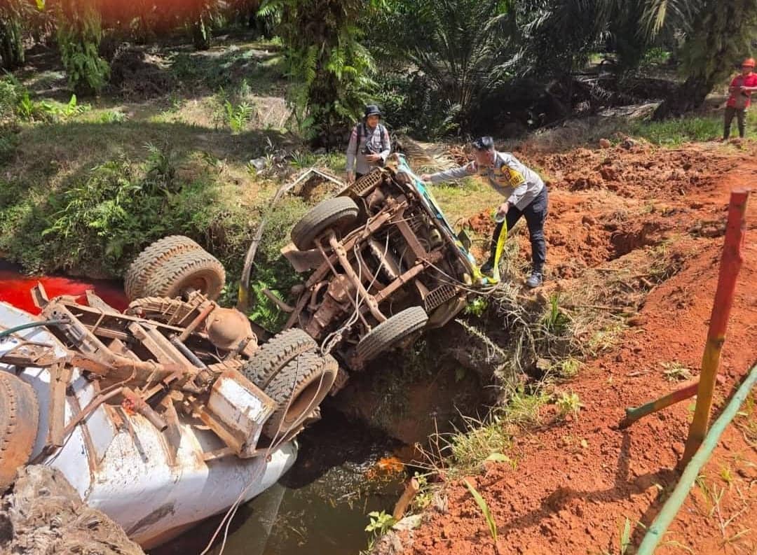 Ilustrasi berita BERITA UTAMA: Kecelakaan Truk Tangki CPO di Muting Tewaskan Sopir, Diduga Kehilangan Tenaga di Tanjakan