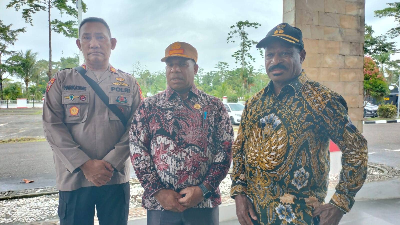 Ilustrasi berita Mimika: Bupati Mimika Undang Pemkab Puncak dan Dua Kubu Bertikai Gelar Pertemuan Bahas Rencana Perdamaian