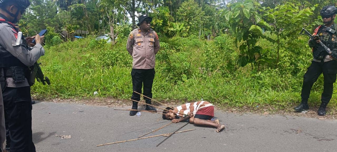 Ilustrasi berita Mimika: Tragis, Perempuan ODGJ Jadi Korban Konflik Kwamki Narama, Tewas Dipanah di Jalan Aspal Kampung Maleo