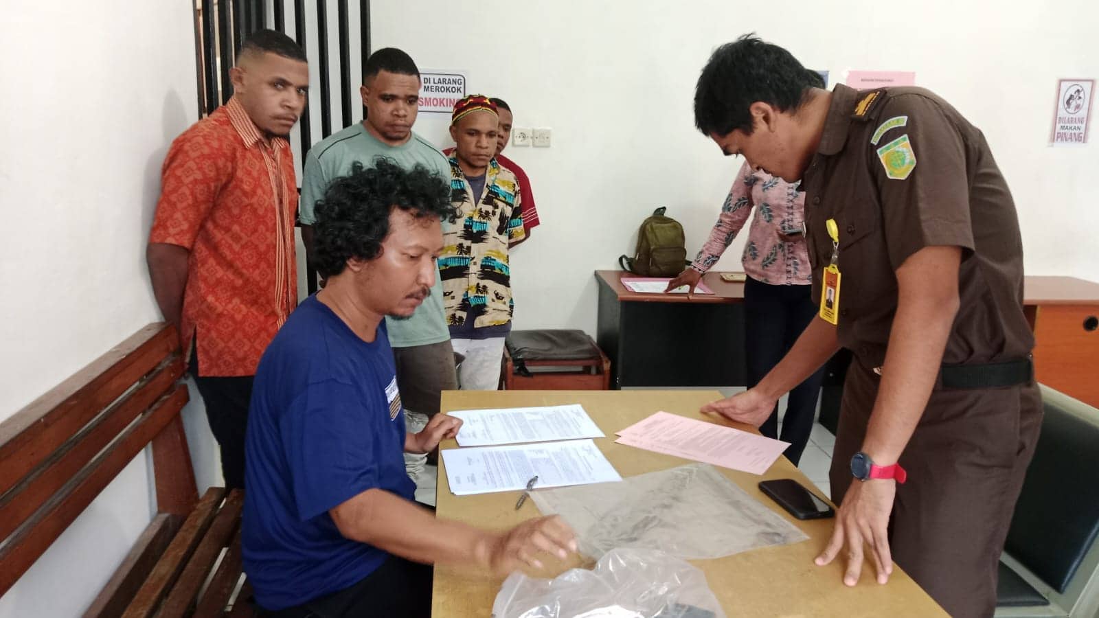 Ilustrasi berita JAYAPURA: Polres Jayapura Serahkan Empat Tersangka Kasus Pembunuhan Pengemudi Ojek Online ke Kejaksaan