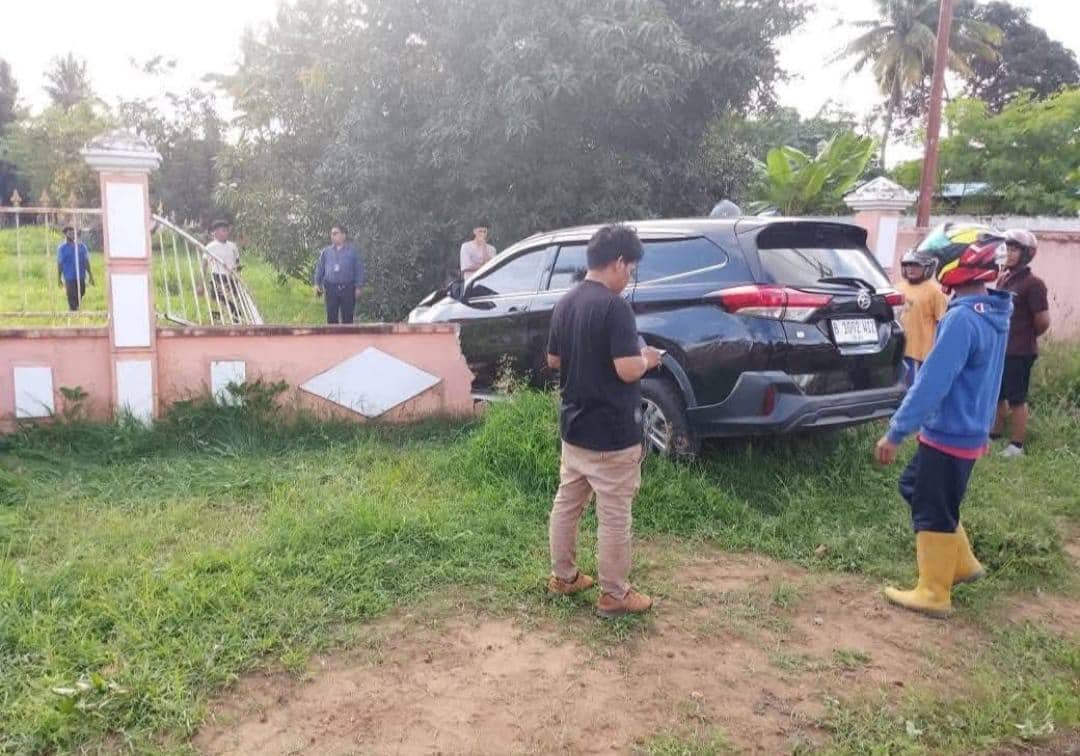 Ilustrasi berita Opini: Pengemudi Diduga Mabuk, Mobil Toyota Rush Tabrak Pagar Pengadilan Negeri Merauke