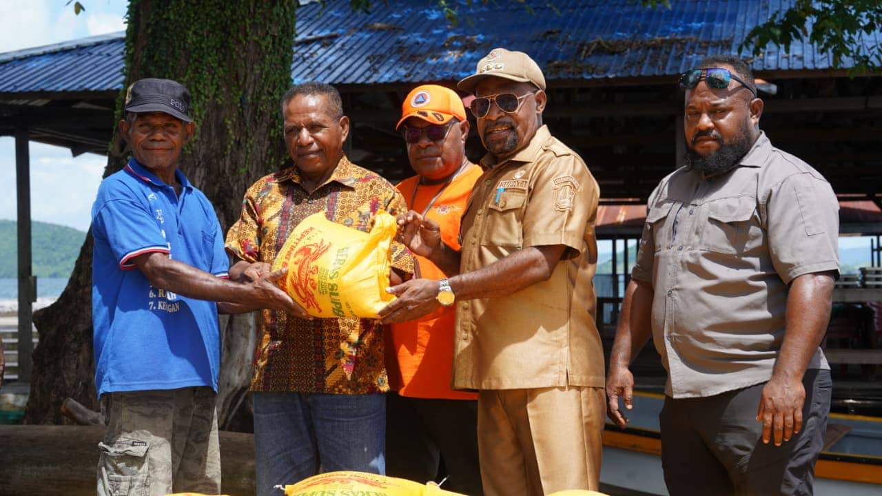 Ilustrasi berita JAYAPURA: Bupati Jayapura Salurkan Bantuan Sembako bagi Warga Terdampak Banjir di Sentani Timur