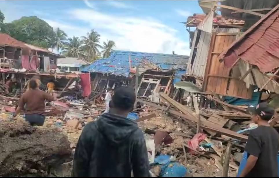 Ilustrasi berita Papua: Breakingnews : Bom Sisa Perang Dunia II Meledak di Biak, Sejumlah Korban Dilaporkan Tewas dan Rumah Hancur