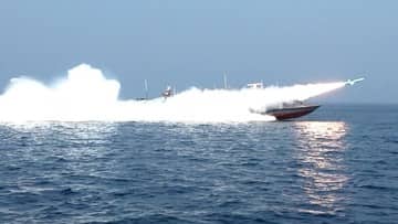 Ilustrasi berita Internasional: Iran Tembakkan Tembakan Peringatan Setelah Serangan AS di Selat Hormuz