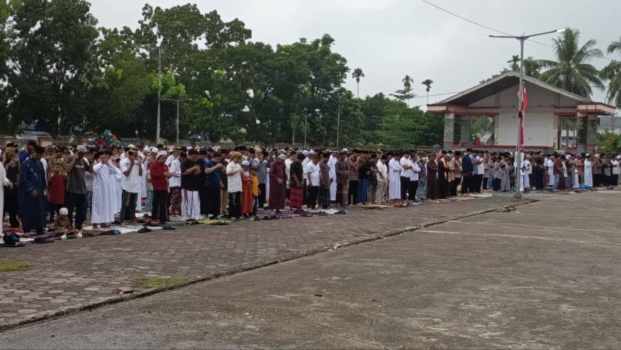 Ilustrasi berita Mimika: Rintik Hujan Tak Surutkan Kekhusyukan Salat Idul Adha 1447 H di Graha Eme Neme Yauware