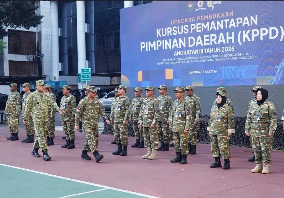 Gubernur Lemhannas, Ace Hasan Syadzily saat membuka KPPD angkatan ke-III yang diikuti Bupati Mimika Johannes Rettob (ujung kiri).