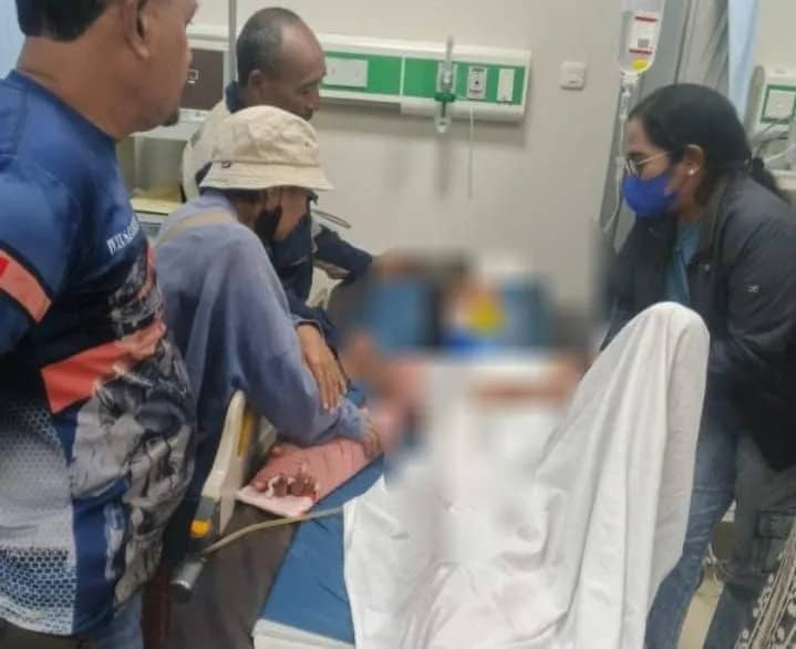 Korban kecelakaan saat mendapatkan perawatan medis di RSUD Mimika.