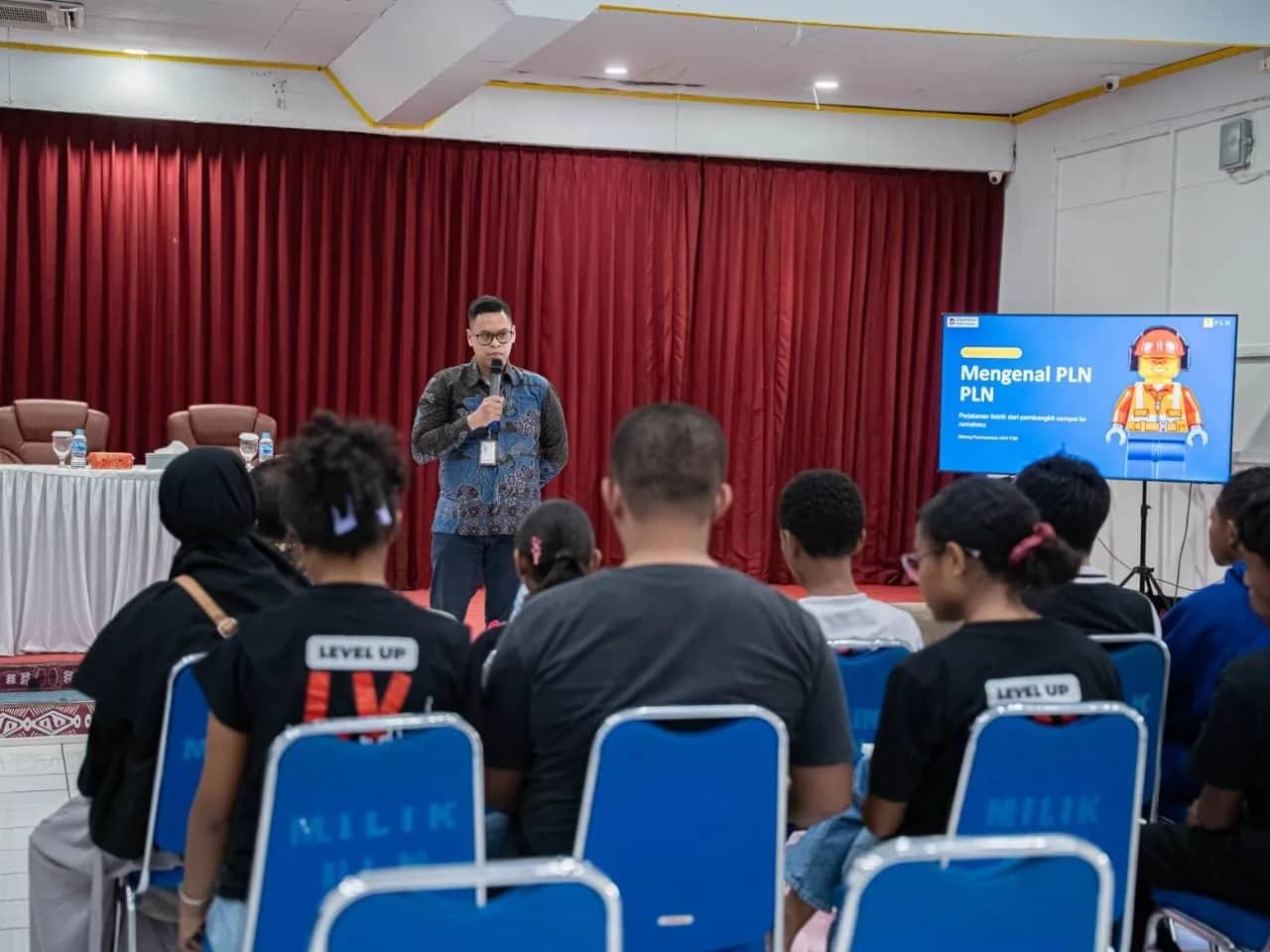 Sejumlah pemuda saat mengikuti edukasi sistem kelistrikan dari PLN