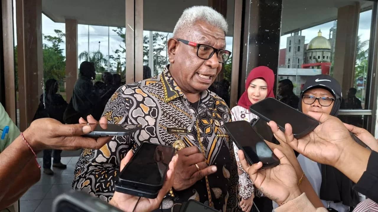 Bupati Mimika, Johannes Rettob