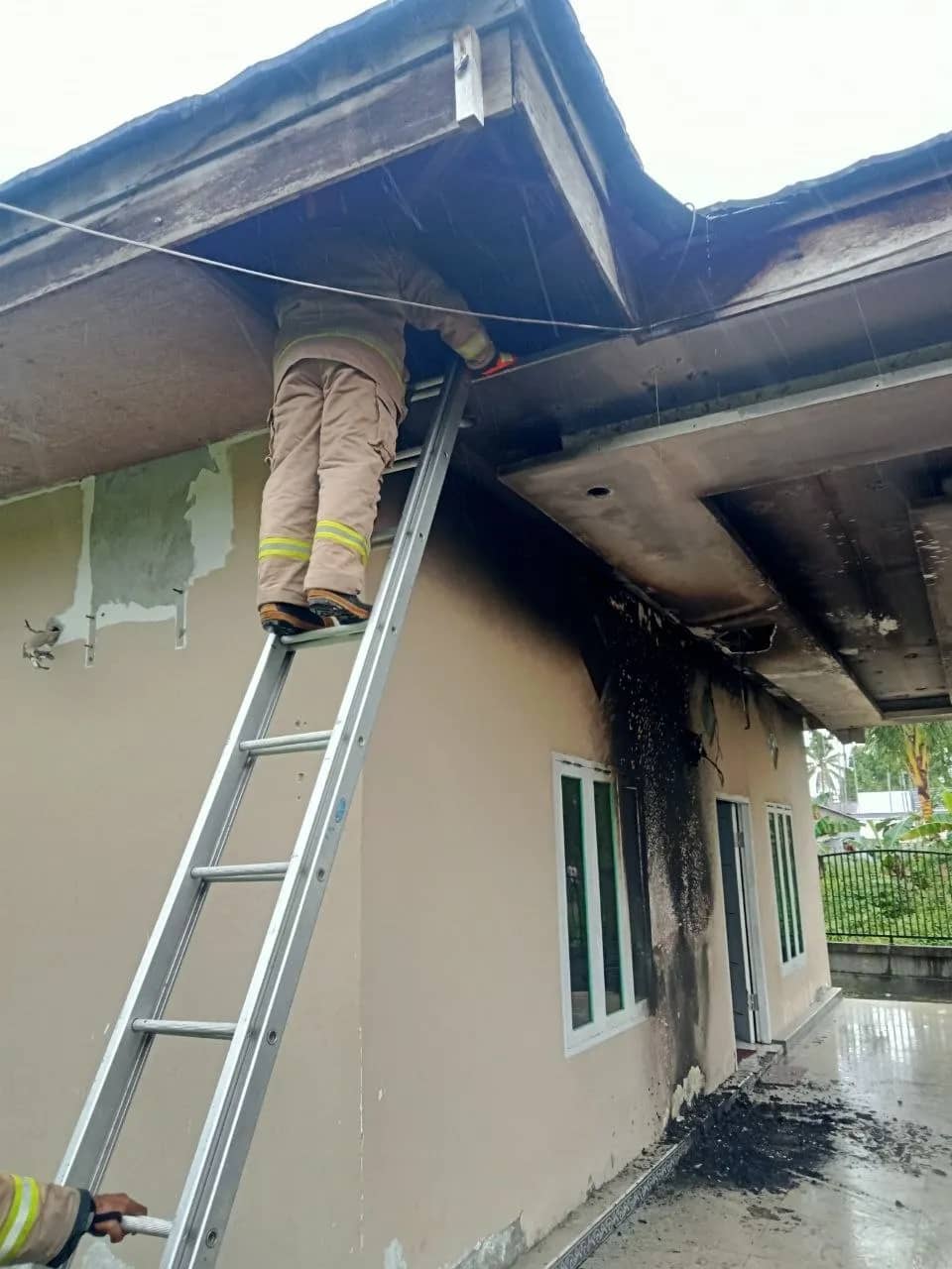 Rumah yang nyaris terbakar di SP 4