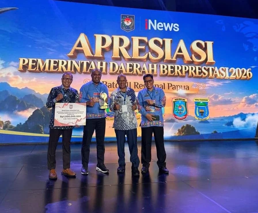 Bupati Biak Numfor Markus O. Mansnembra menerima penghargaan Peringkat II kategori Akses dan Kualitas Pelayanan Kesehatan dalam ajang Apresiasi Kinerja Pemerintah Daerah Berprestasi 2026 Batch II Regional Papua di Jakarta, Senin (28/9/2026).